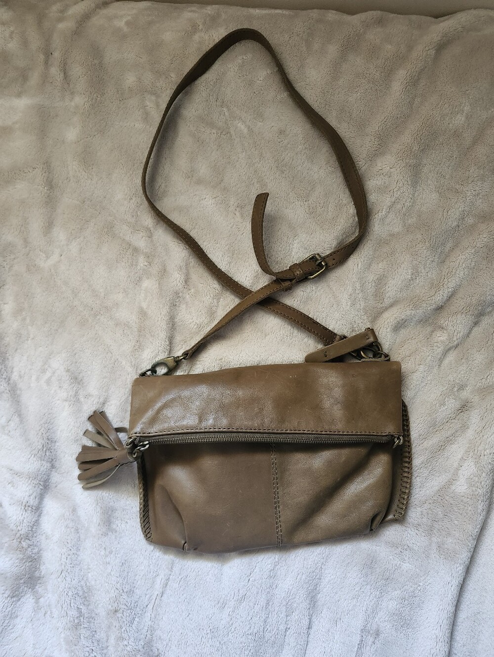 Lucky Brand Leather Crossbody Bag in Tan - Versatile Everyday Style